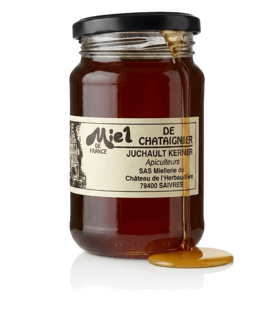 Pot de miel de châtaignier de la miellerie, filet de miel coulant le long du bocal